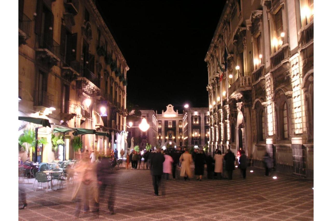 Palazzo Dei Delfini Apartments - Happy Rentals Catania Luaran gambar